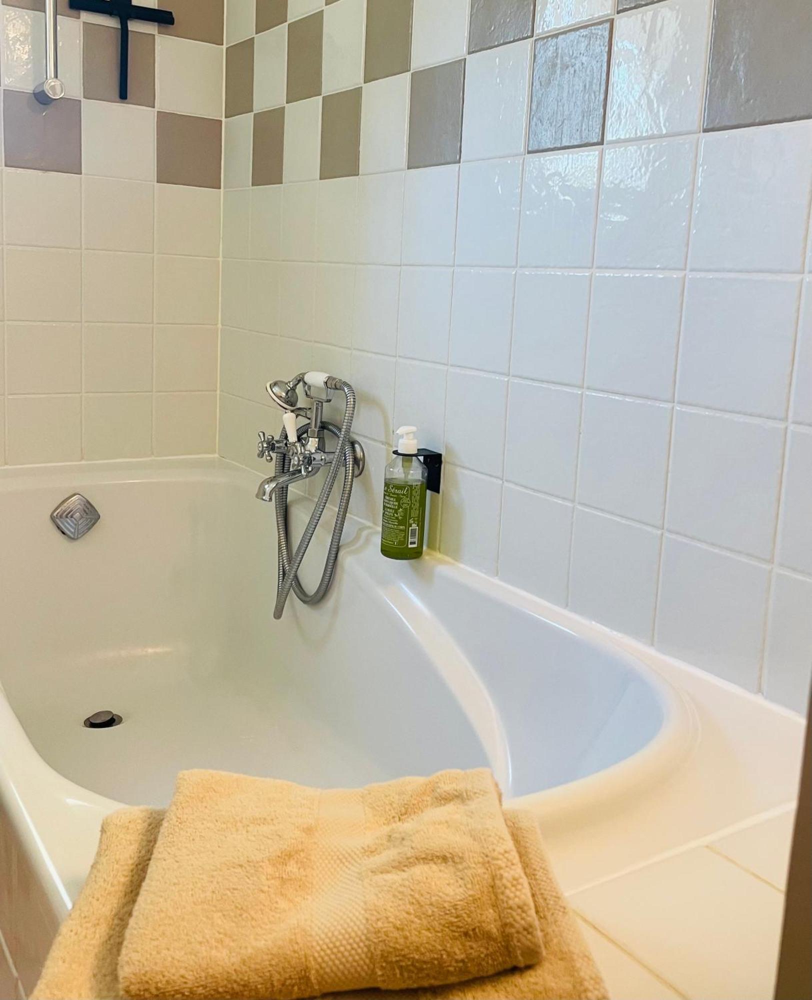 Le Cigalon Bed and Breakfast Le Beausset Kamer foto